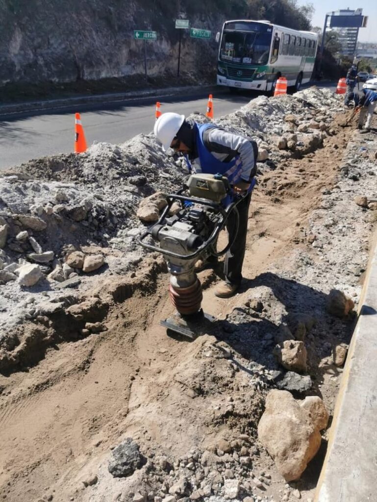 Reemplaza CEA línea de conducción del sistema de rebombeo Estadio III