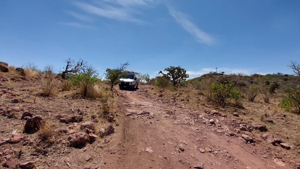 Mujer sufre aparatosa caída en el cerro de La Venta en SJR