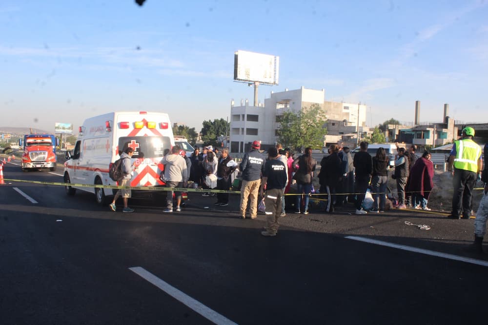 Un deceso y lesiones leves en 45 turistas tras accidente en autopista 57, SJR