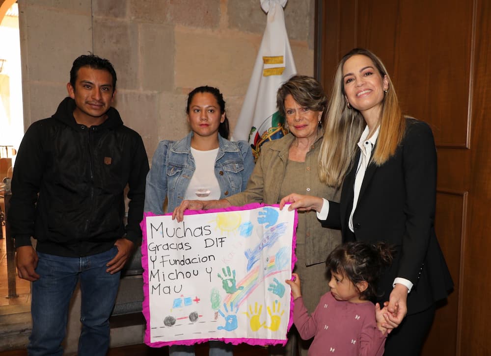 Firman SEDIF y Fundación Michou y Mau convenio para atender a menores con quemaduras graves
