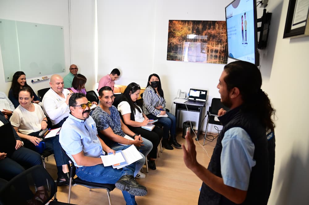 Capacitan a personal de CEI en materia de equidad de género