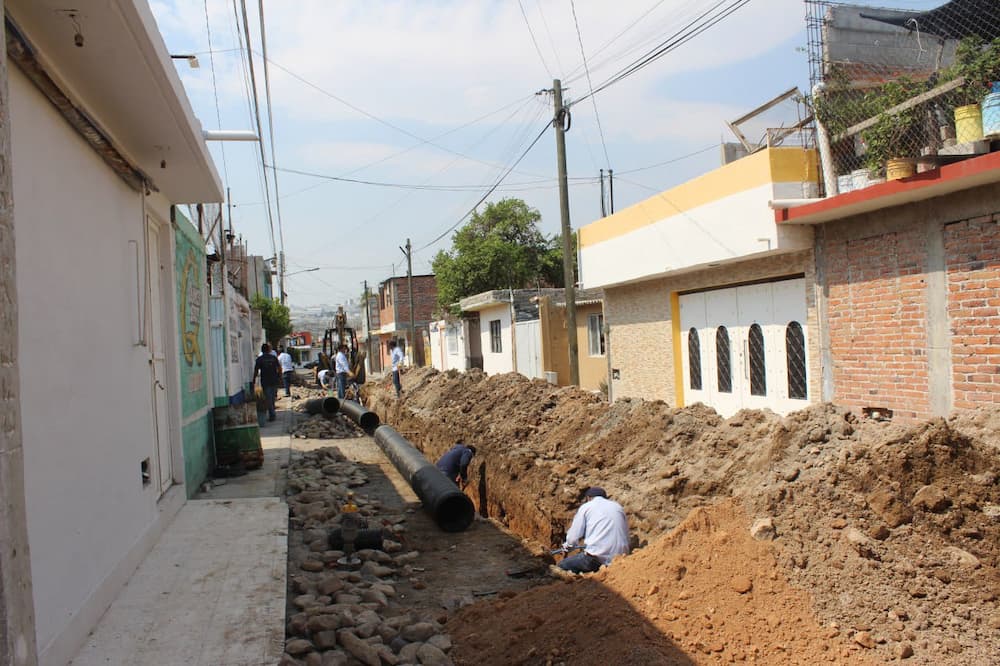 JAPAM trabaja en la sustitución de drenaje sanitario en la colonia Indeco