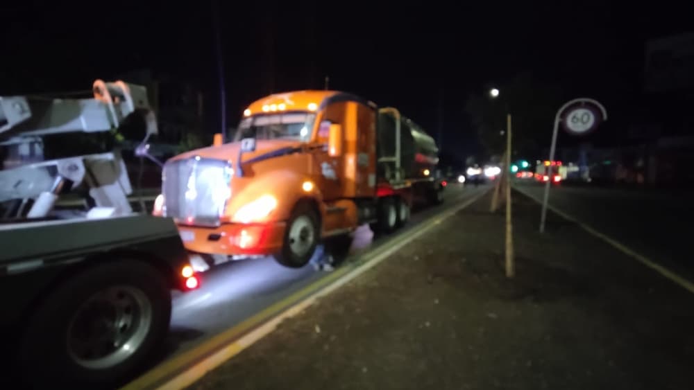 *Contaba con 50 años de edad, trato de cruzar la avenida cuando el semáforo se encontraba en verde