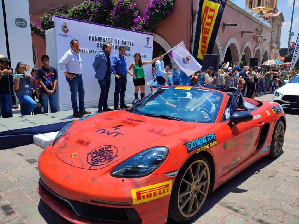 Dan banderazo de salida a vehículos del Bash Road Tour en Tequisquiapan