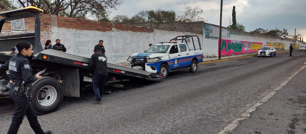 Patrulla derriba poste de alumbrado público en la zona oriente SJR