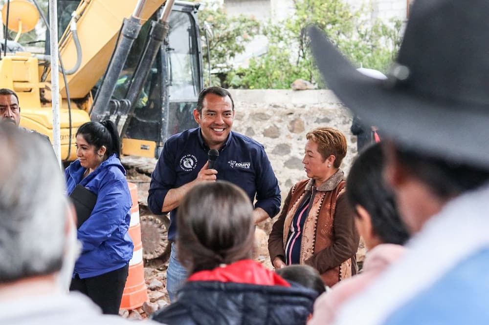 Roberto Cabrera entrega y pone en marcha rehabilitación de calles en San Pablo Potrerillos