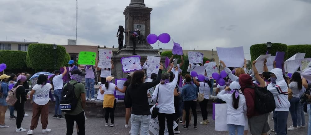 Feministas marchan en Centro de SJR para exigir justicia por presunto feminicidio de Paola