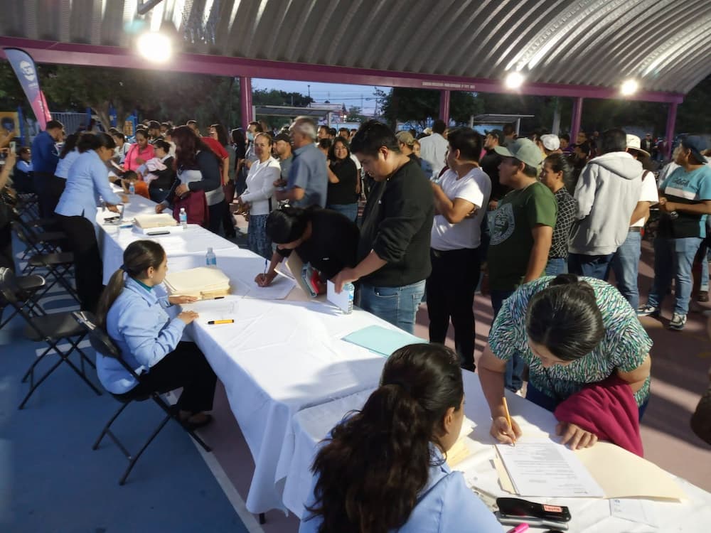Entrega CEA contratos individuales de agua en Pedro Escobedo