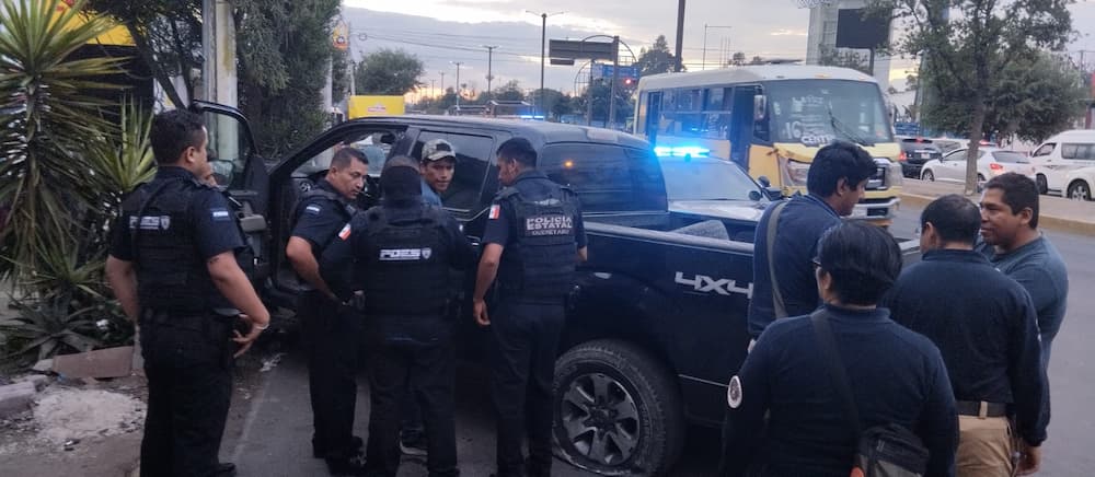 Camioneta sin frenos provoca aparatoso accidente en Paseo Central, SJR