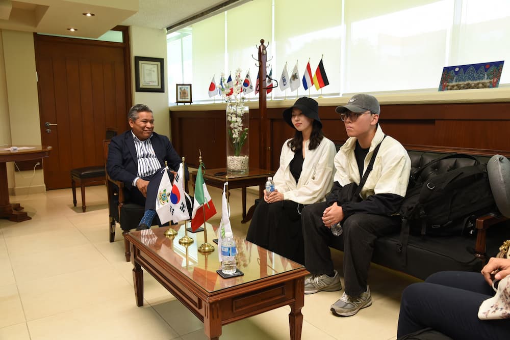 Recibe UTEQ a estudiantes de la República de Corea