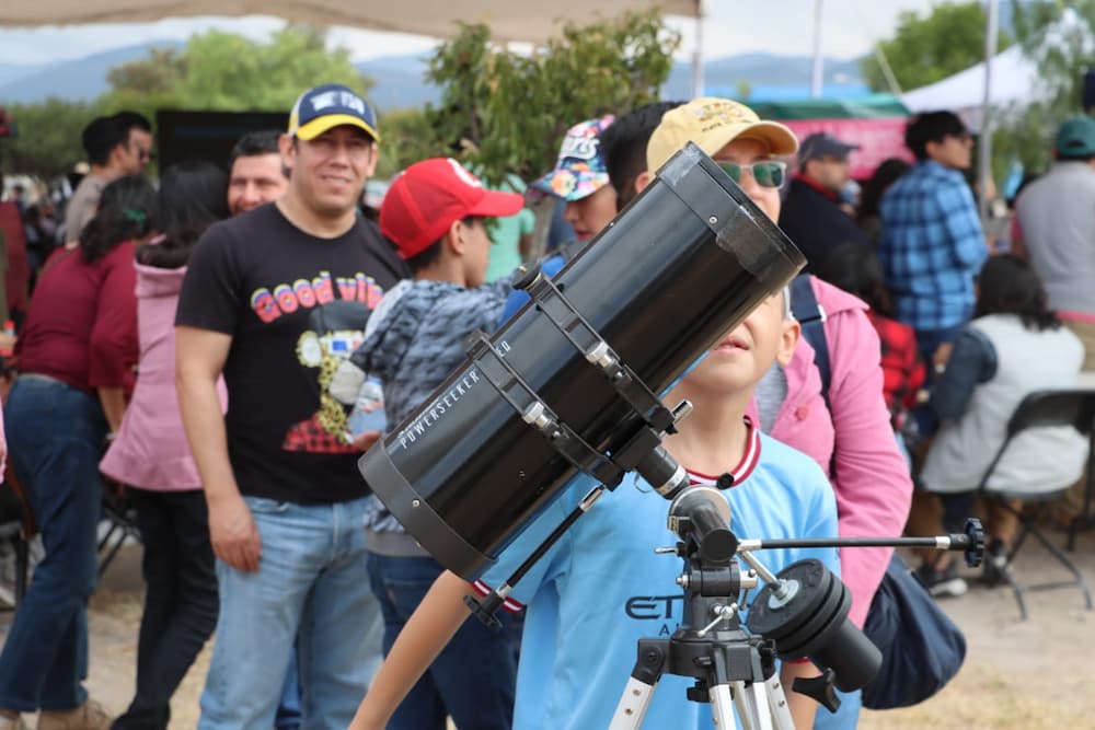 Más de mil personas observaron el eclipse en el Planetario “Dr. José Hernández Moreno” de Cadereyta