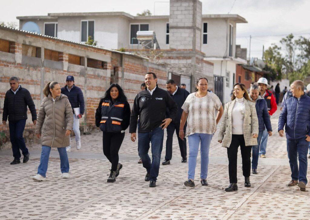 Roberto Cabrera supervisa obra y encabeza honores a la Bandera en Dolores Cuadrilla de Enmedio