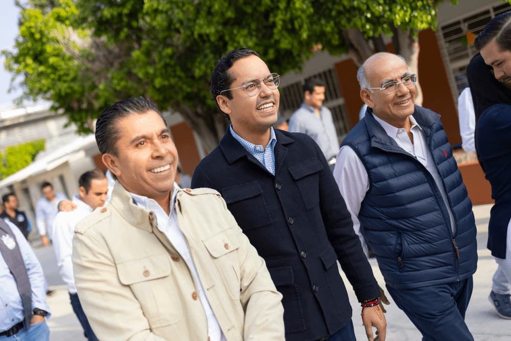 Entrega Josué Guerrero obras de infraestructura en la primaria Leona Vicario