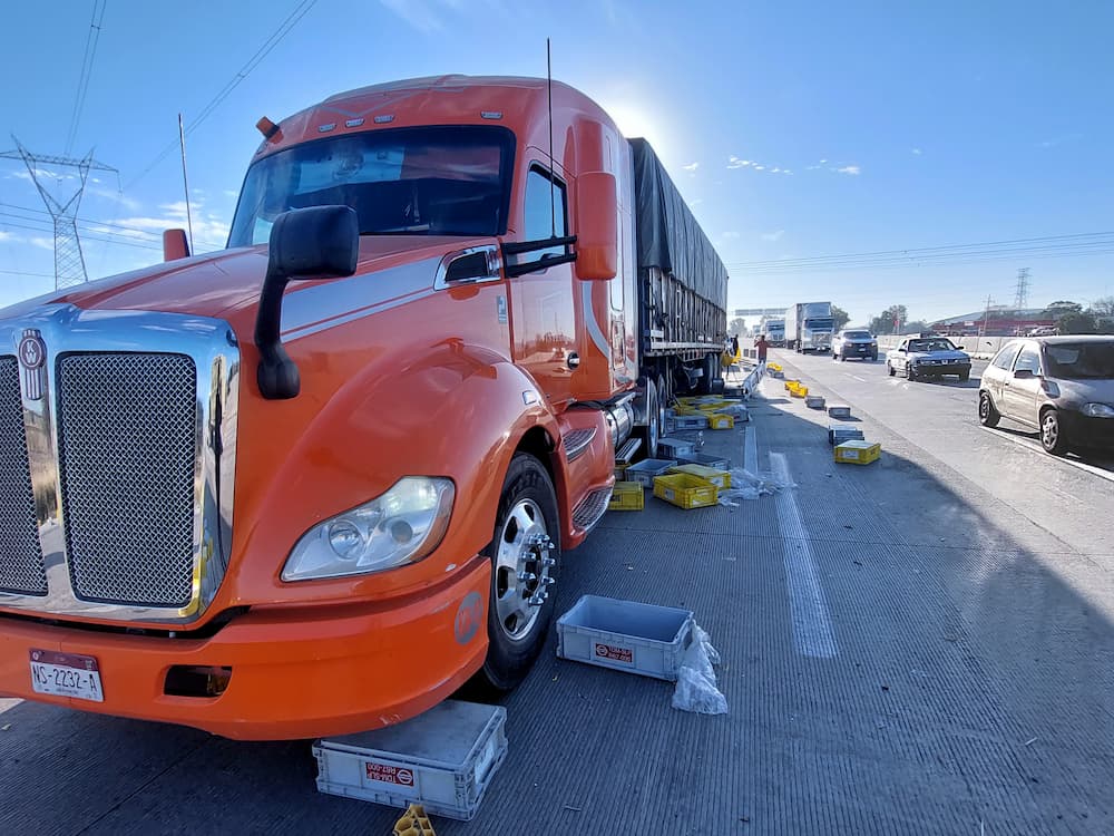 Choque por alcance provoca tráfico sobre la autopista 57