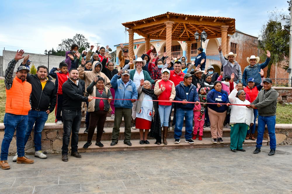 Entrega René Mejía plaza cívica en La Soledad, Amealco