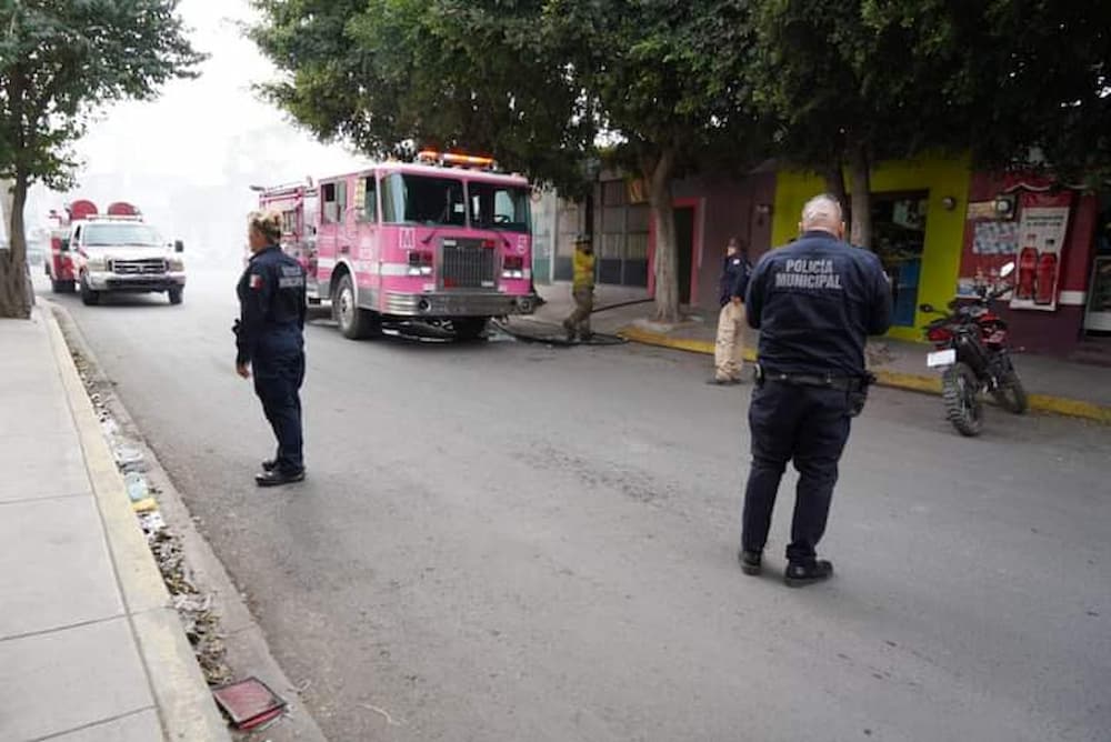 Incendio de casa moviliza a cuerpos de emergencia en Barrio de San Isidro, SJR