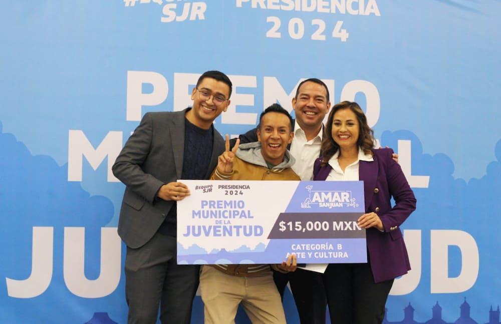 Roberto Cabrera entrega Premio Municipal de la Juventud 2024