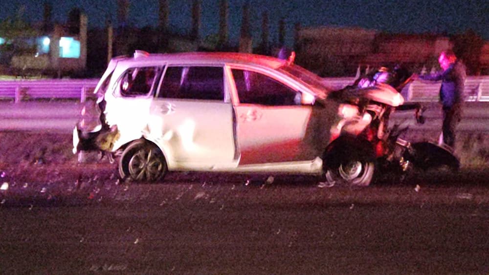 Tráiler impacta dos vehículos y deja dos personas lesionadas sobre la autopista 57