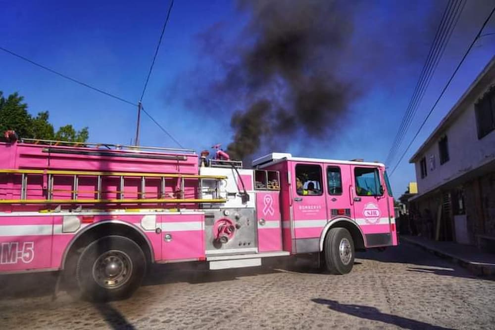 Bomberos rescatan a mujer y dos menores de un incendio en SJR