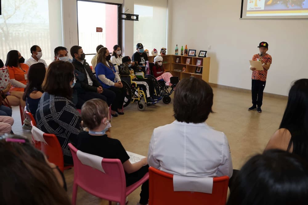 Imparten tutorías a niñas y niños de Casa Teletón