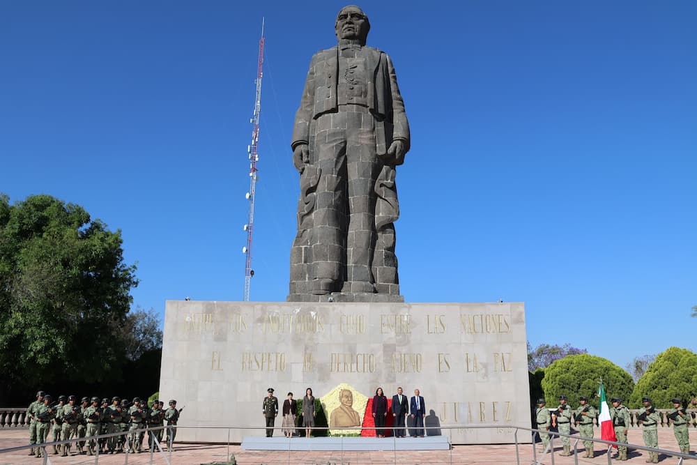 Conmemoran Natalicio de Benito Juárez