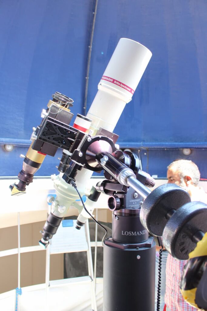 Capacitan a docentes en métodos de observación segura para los alumnos en eclipse solar