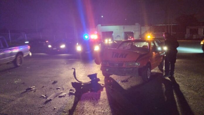 Fuerte choque entre taxi y auto deja dos lesionadas en San Juan del Río ...