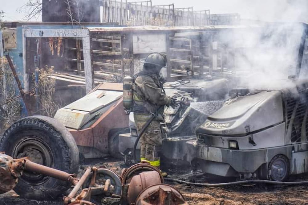 Incendio consume predio de desperdicios automotrices en Loma Linda, San Juan del Río