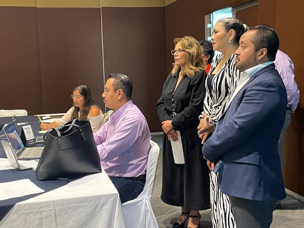 Participan dos mil docentes en proceso de cambio de centro de trabajo