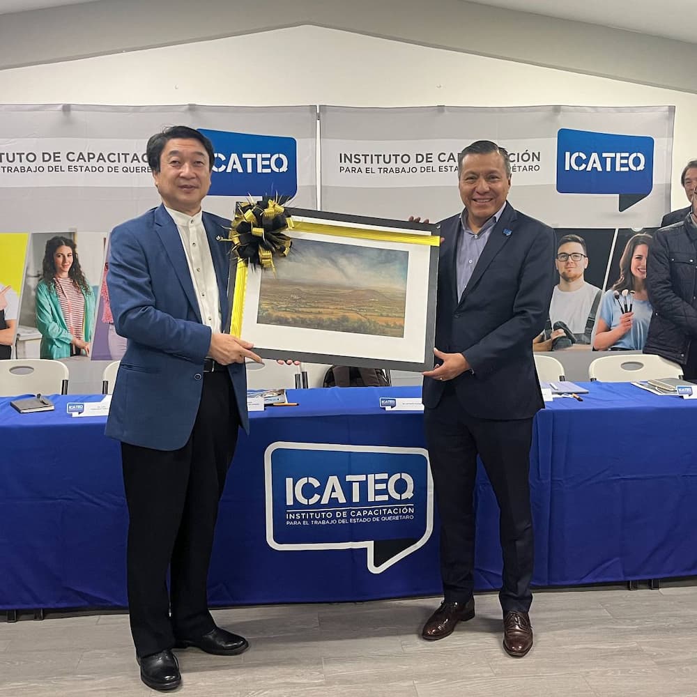 Cónsul General de Japón en León visita el ICATEQ