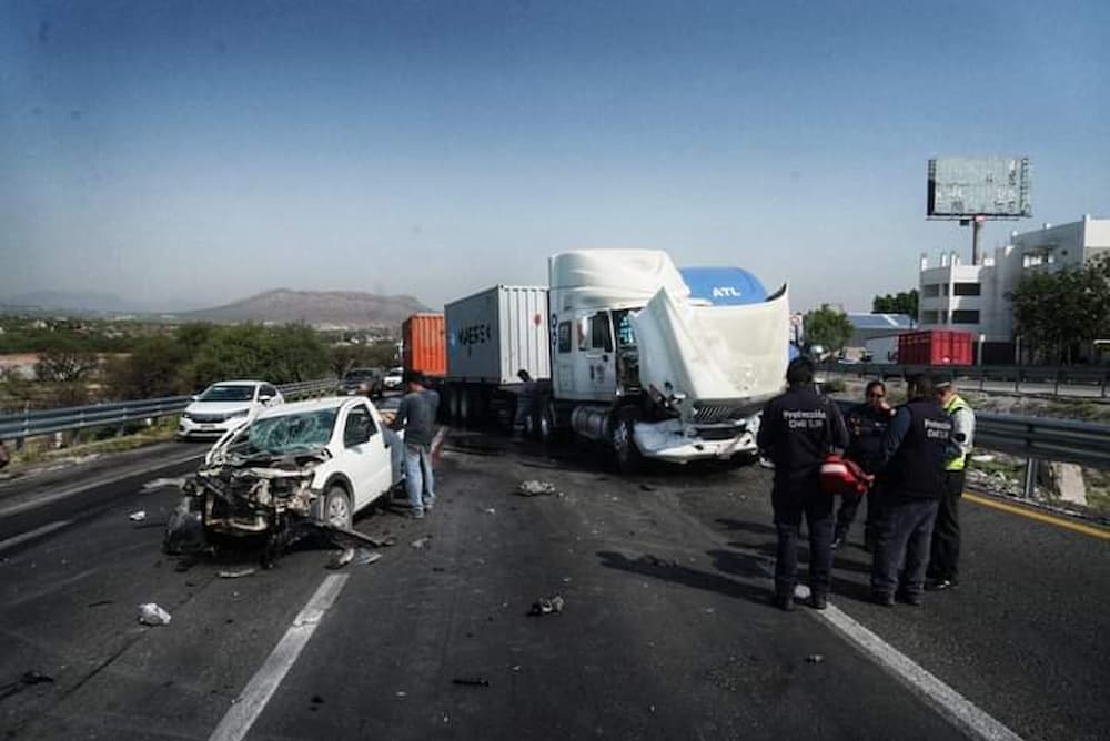 Choque múltiple colapsa autopista México-Querétaro en San Juan del Río