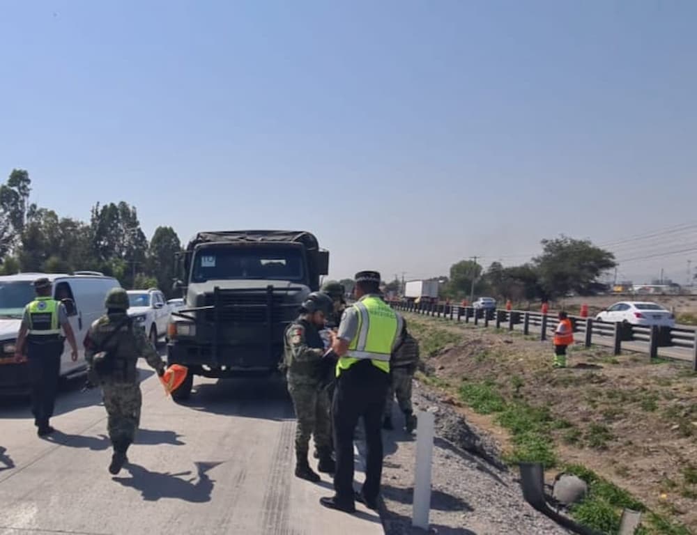 Carambola colapsa carretera México-Querétaro en Pedro Escobedo
