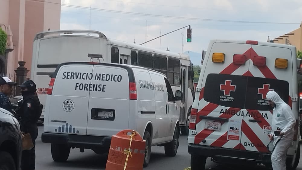 Fallece adulto mayor en la vía pública en centro de San Juan del Río