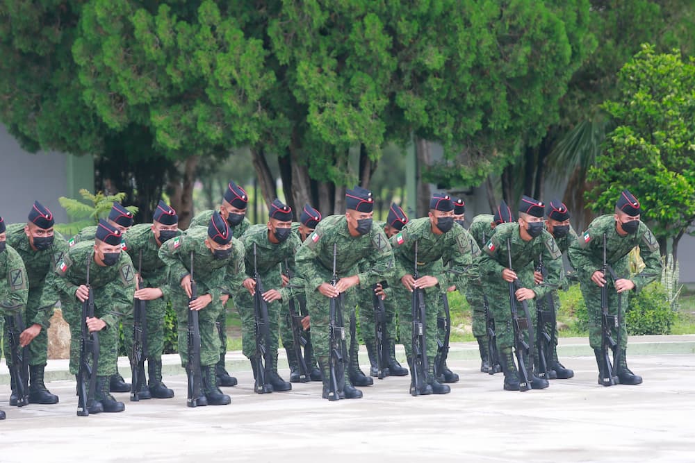 Reciben jóvenes c o n s c r i p t o s ascensos y distinciones del Servicio Militar Nacional