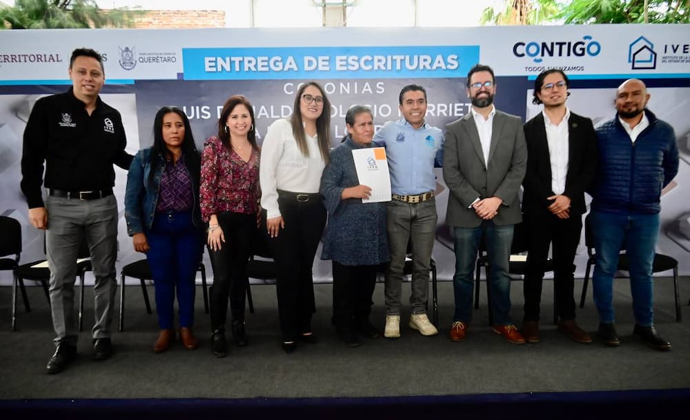 Entregan SEDESOQ e IVEQ escrituras en el municipio de Corregidora