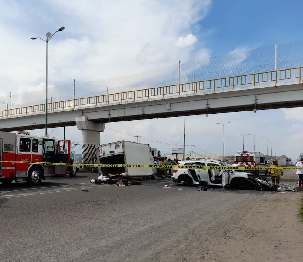 Brutal choque en San Juan del Río deja una víctima fatal y cuatro lesionados