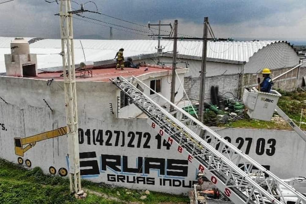 Joven "la libra" tras sufrir descarga eléctrica mientras realizaba labores de mantenimiento