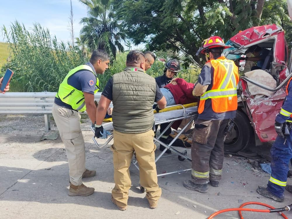 Fuerte accidente deja un lesionado en la autopista México-Querétaro, SJR