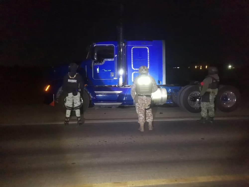 Localizan toma clandestina y recuperan tres vehículos cargados con hidrocarburo en Pedro Escobedo