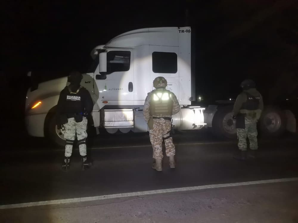 Localizan toma clandestina y recuperan tres vehículos cargados con hidrocarburo en Pedro Escobedo