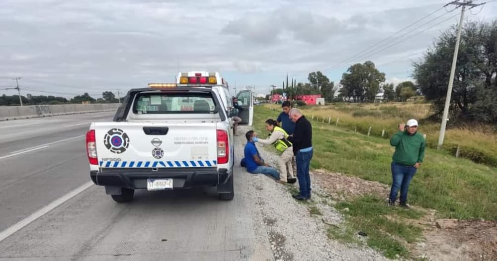 Camioneta sufre accidente en la autopista México-Querétaro; solo se reportan daños materiales