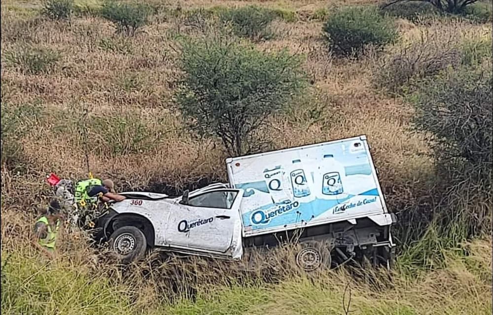 Camioneta sufre accidente en la autopista México-Querétaro; solo se reportan daños materiales