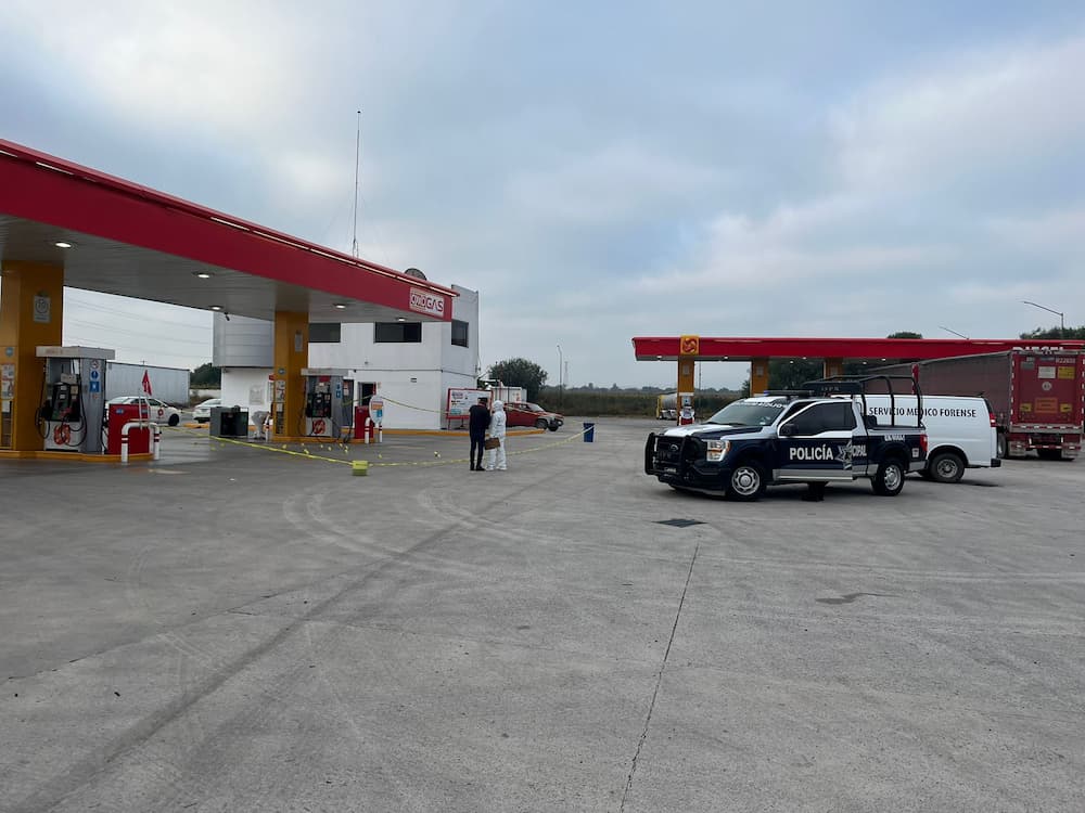 Buscan a responsables de robo en gasolinera de San Juan del Río; empleados ilesos