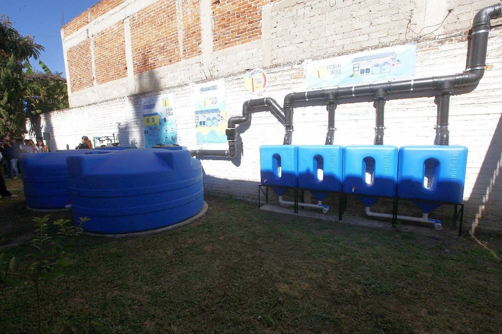 Inauguran Sistema de Captación de Agua de Lluvia de Escuelas con Agua en secundaria Antonio Caso