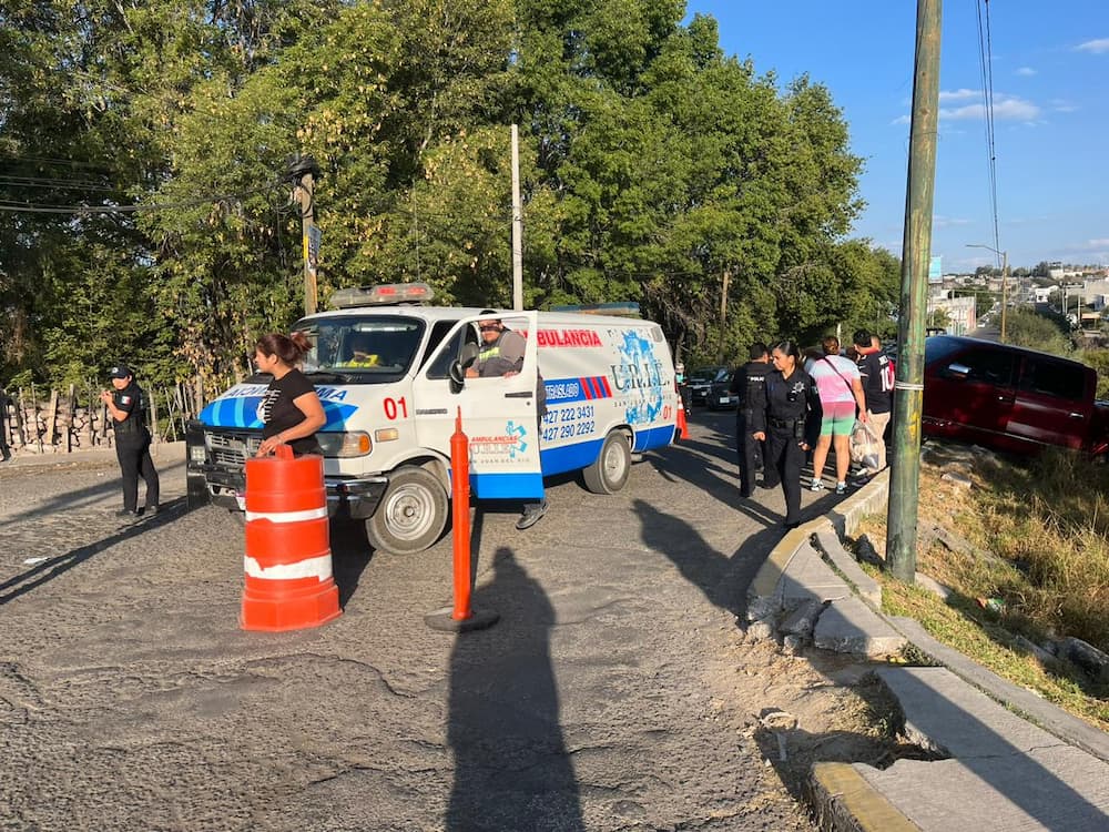 Mujer de 60 años arrollada por una camioneta sin freno de mano en San Juan del Río