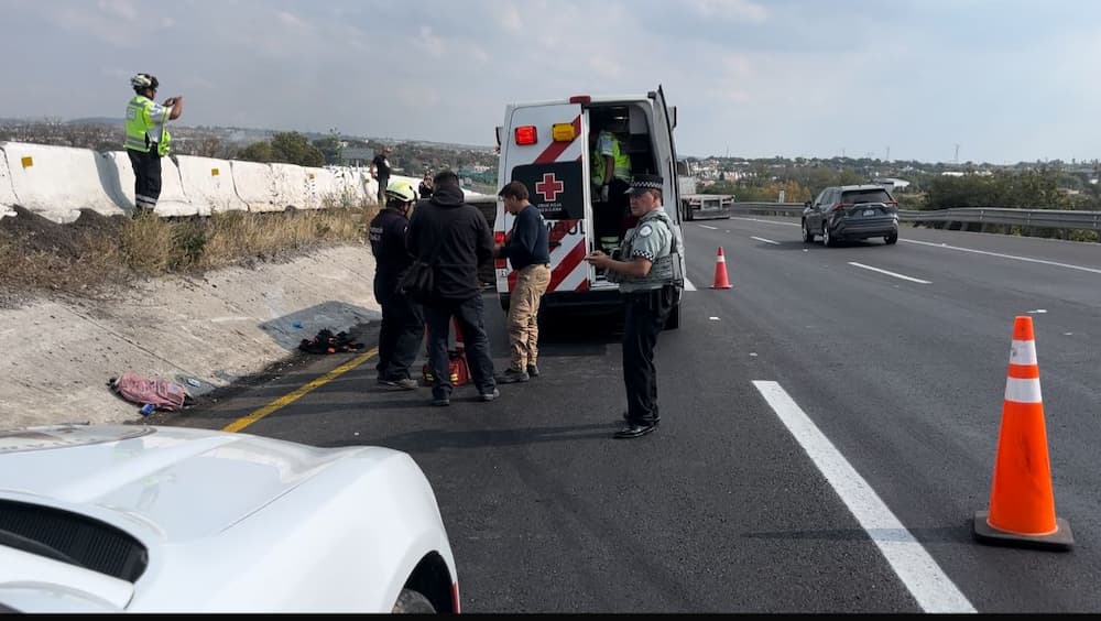 Trabajador de limpieza gravemente herido tras accidente en autopista federal 57 en SJR