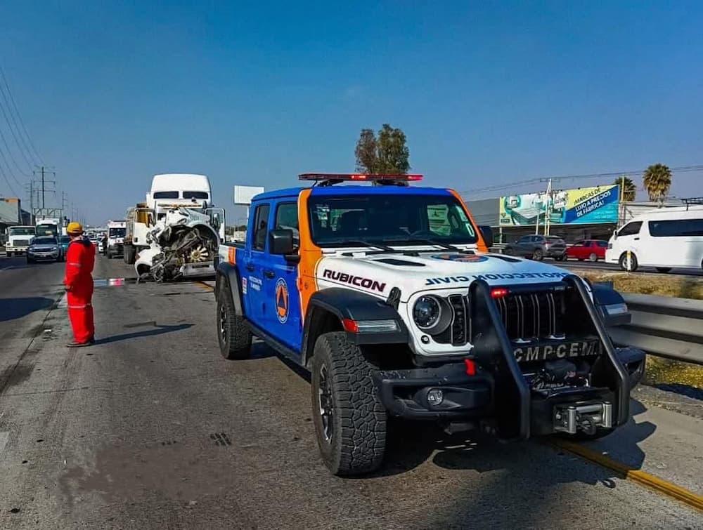 Choque entre unidades pesadas provoca caos vial en la México-Querétaro, en Bernardo Quintana