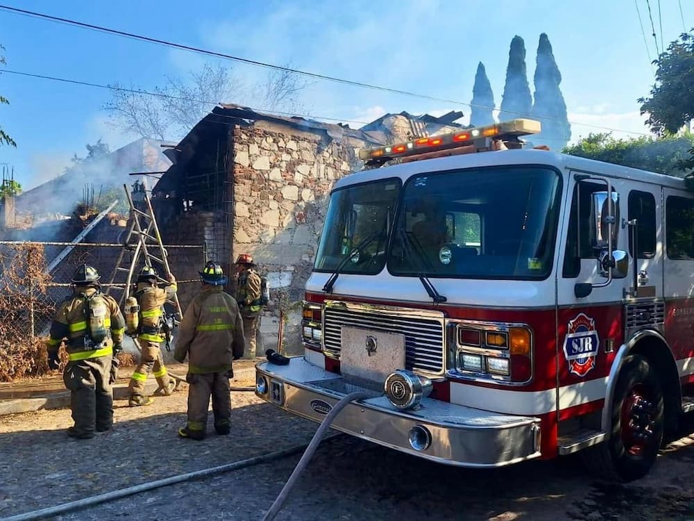 Incendio en vivienda moviliza cuerpos de emergencia en San Cayetano, SJR