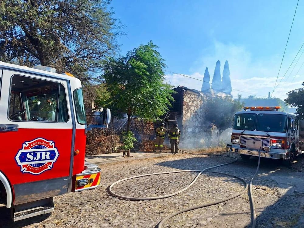 Incendio en vivienda moviliza cuerpos de emergencia en San Cayetano, SJR