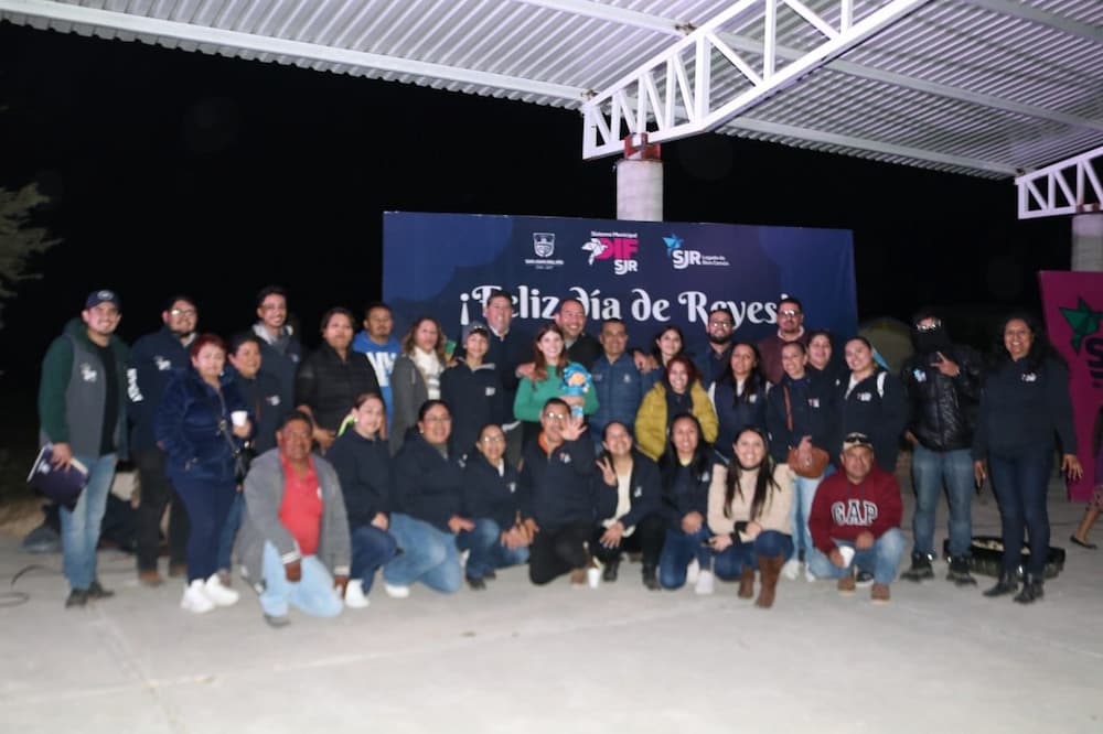 Llevan juguetes, aguinaldos y rosca de reyes a Santa Bárbara La Cueva y Ampliación Santa Bárbara